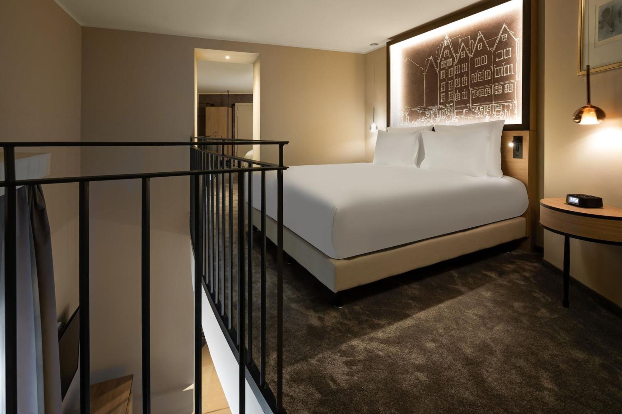 Wasserturm Hotel Cologne, Curio Collection By Hilton Exterior photo