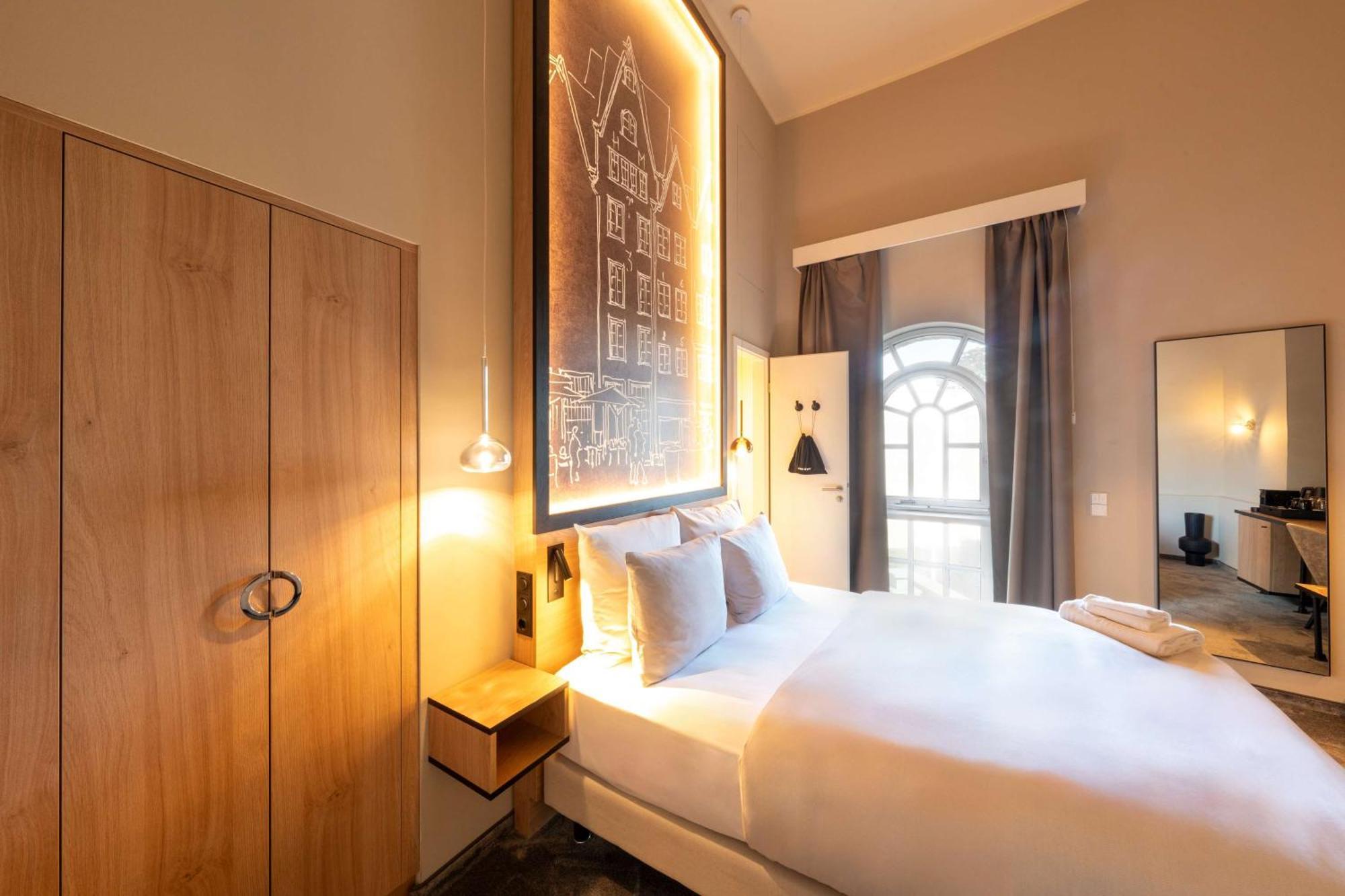 Wasserturm Hotel Cologne, Curio Collection By Hilton Exterior photo